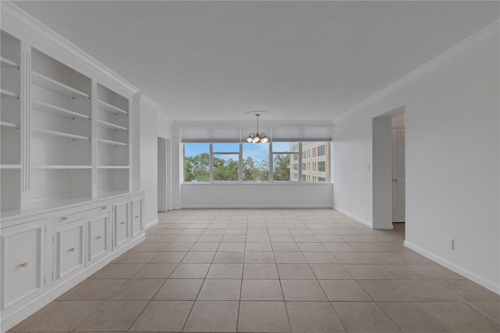 24 inch tile on floors - 2403 S ARDSON PL #402B, TAMPA