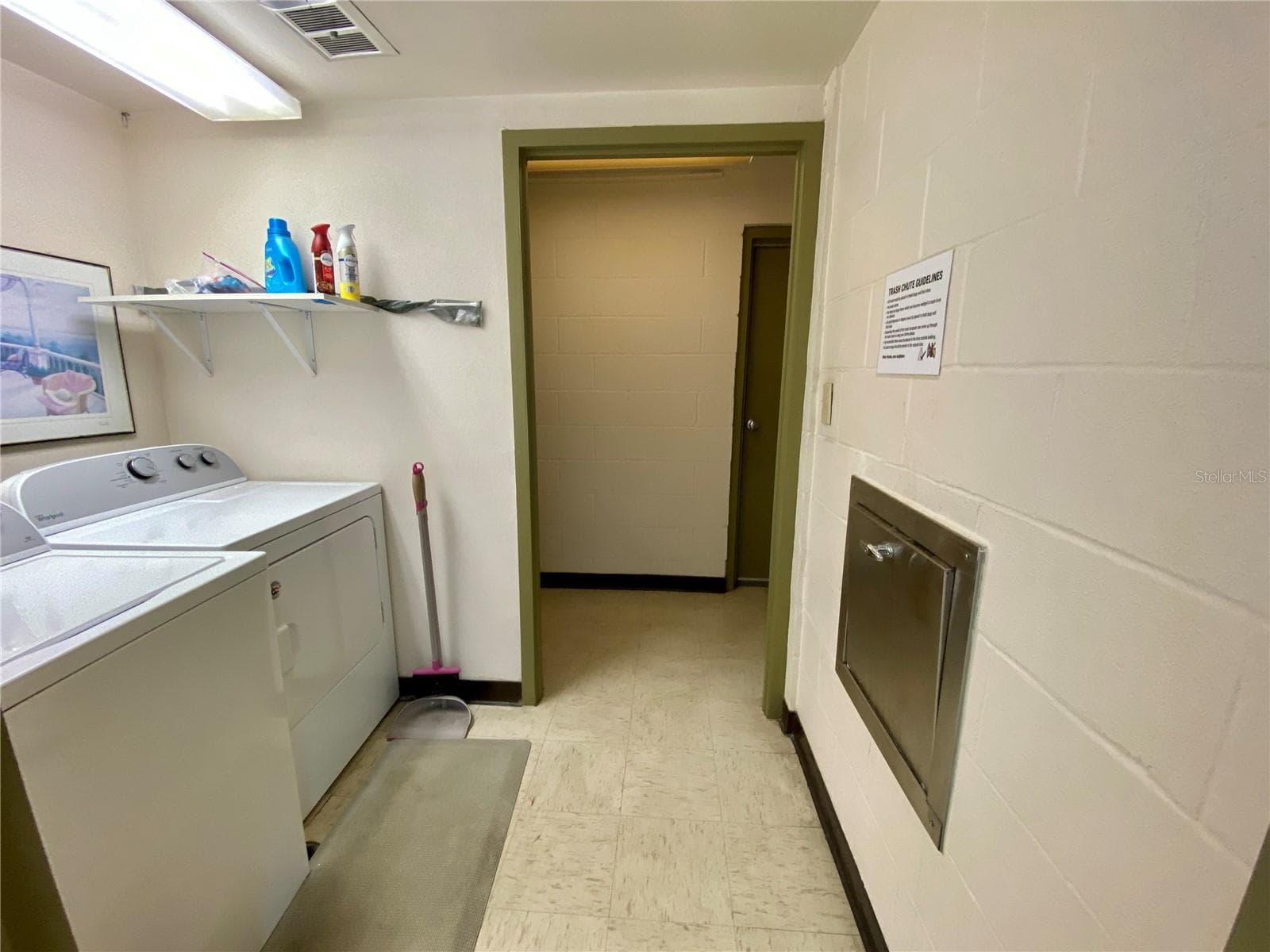 washer and dryer - 2403 S ARDSON PL #402B, TAMPA