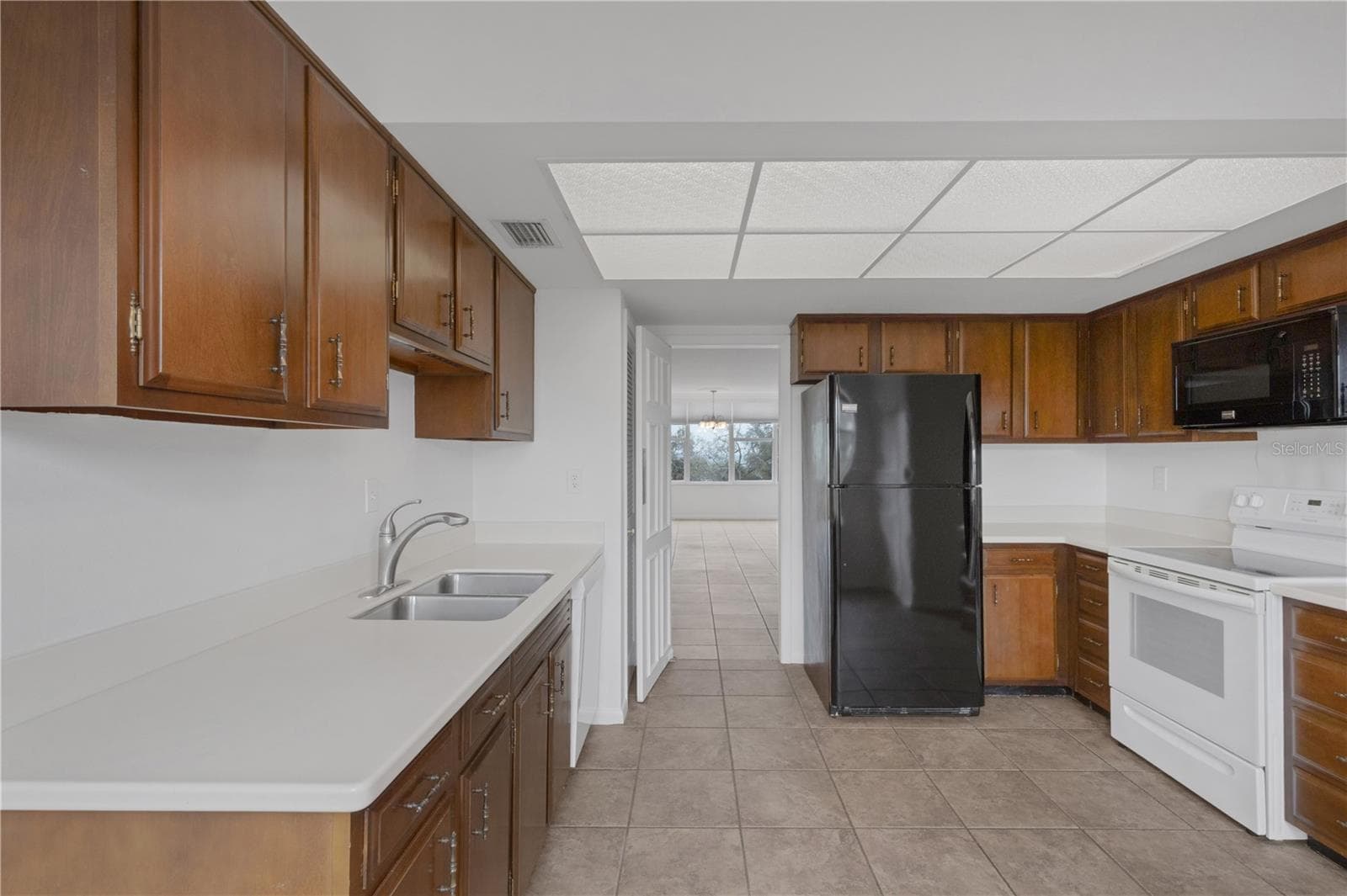 Nice large kitchen with window - 2403 S ARDSON PL #402B, TAMPA