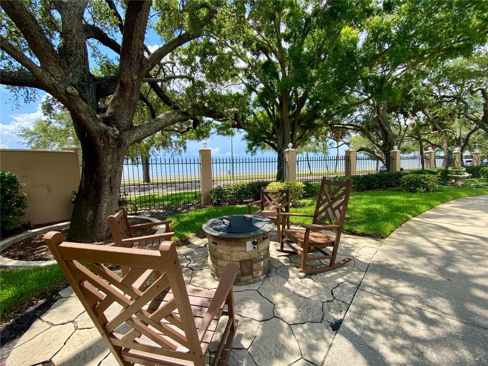 Firepit - 2403 S ARDSON PL #402B, TAMPA