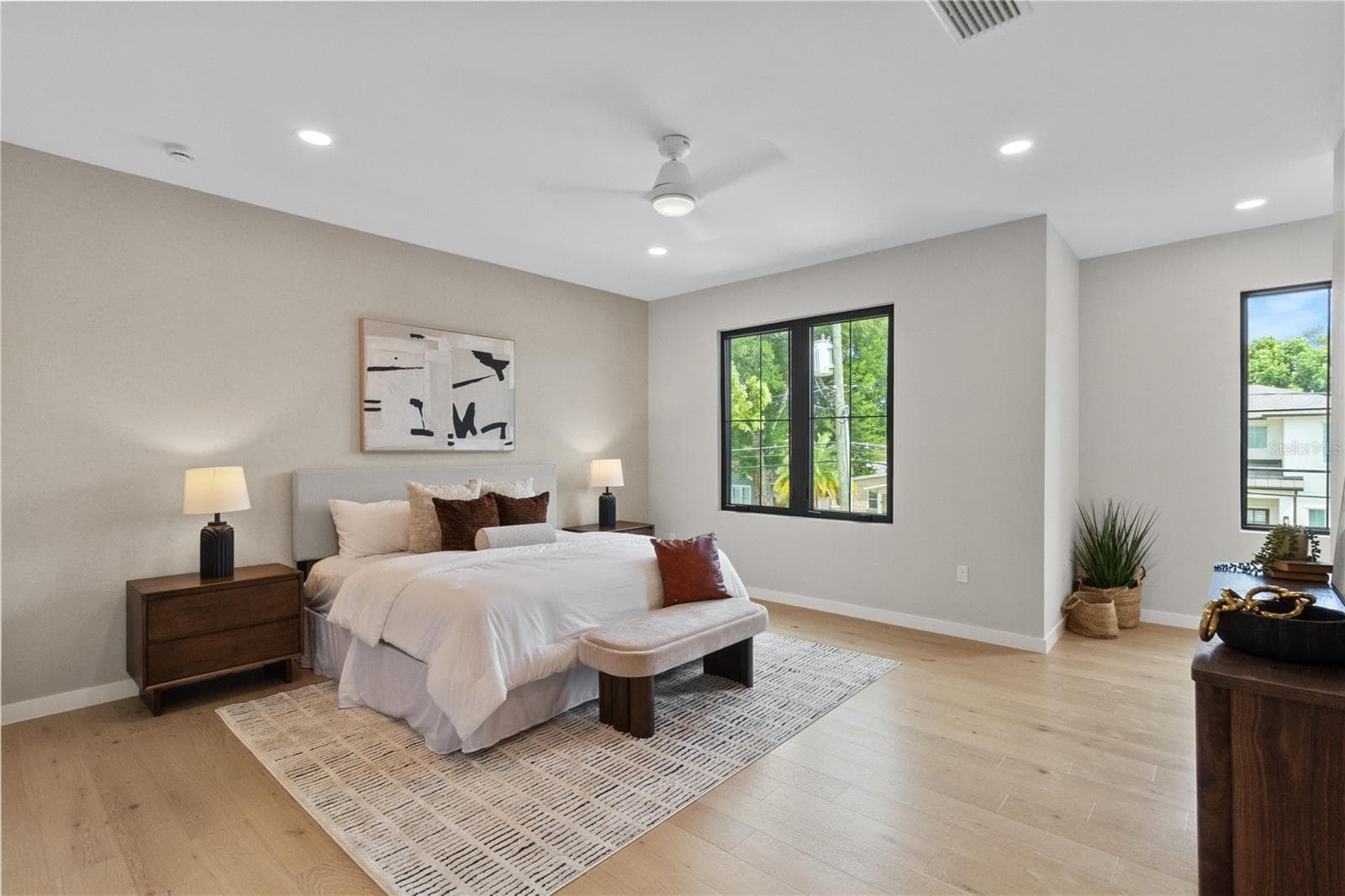 Single Family Residence at 516 CLAYTON ST, ORLANDO, photo 3 of 41