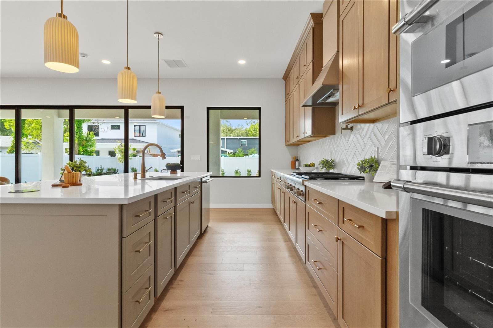 Single Family Residence at 516 CLAYTON ST, ORLANDO, photo 10 of 41