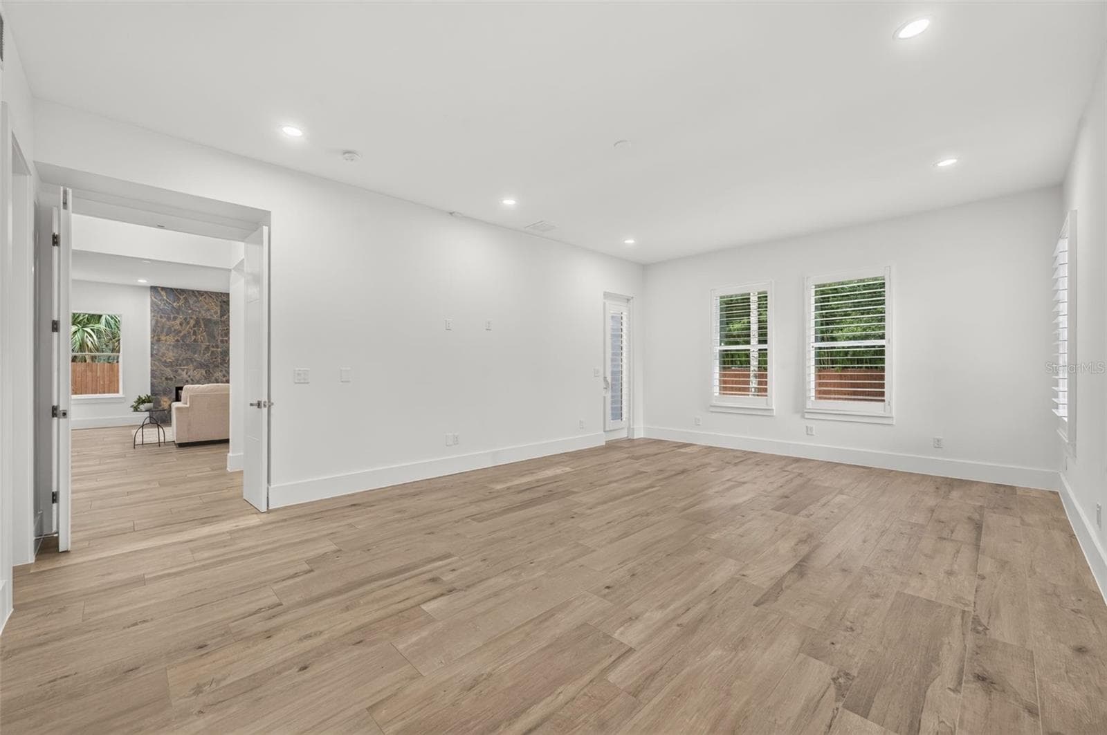 Downstairs Primary Suite with access to the covered rear lanai & backyard - 2343 VERSAILLES AVE, WINTER PARK