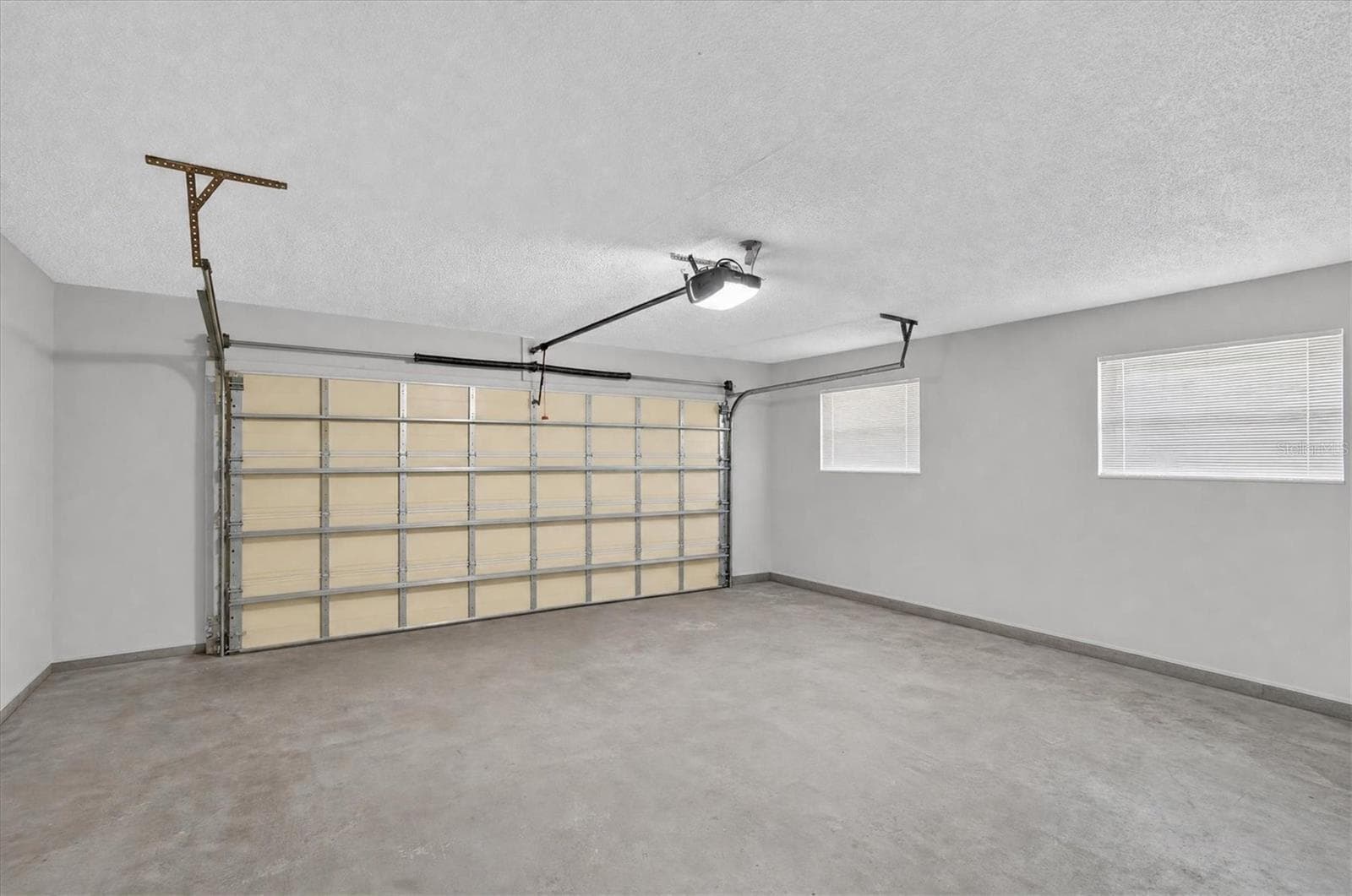 Garage - 2631 ROYAL LIVERPOOL DR, TARPON SPRINGS