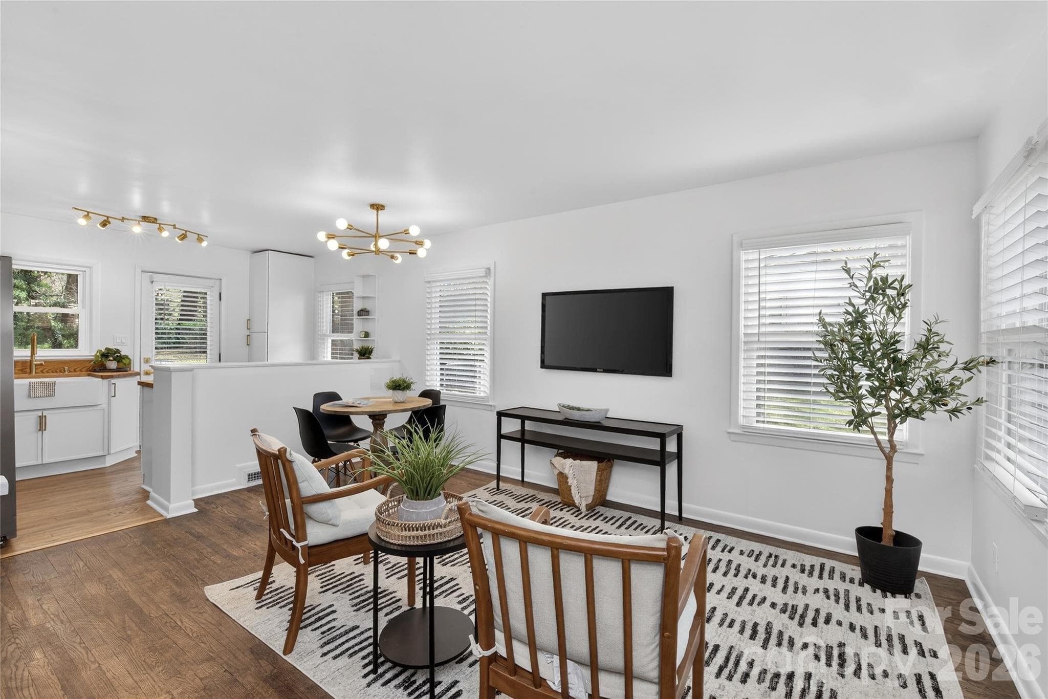 Single Family Residence at 5412 Milhaven Lane, Charlotte, photo 6 of 37