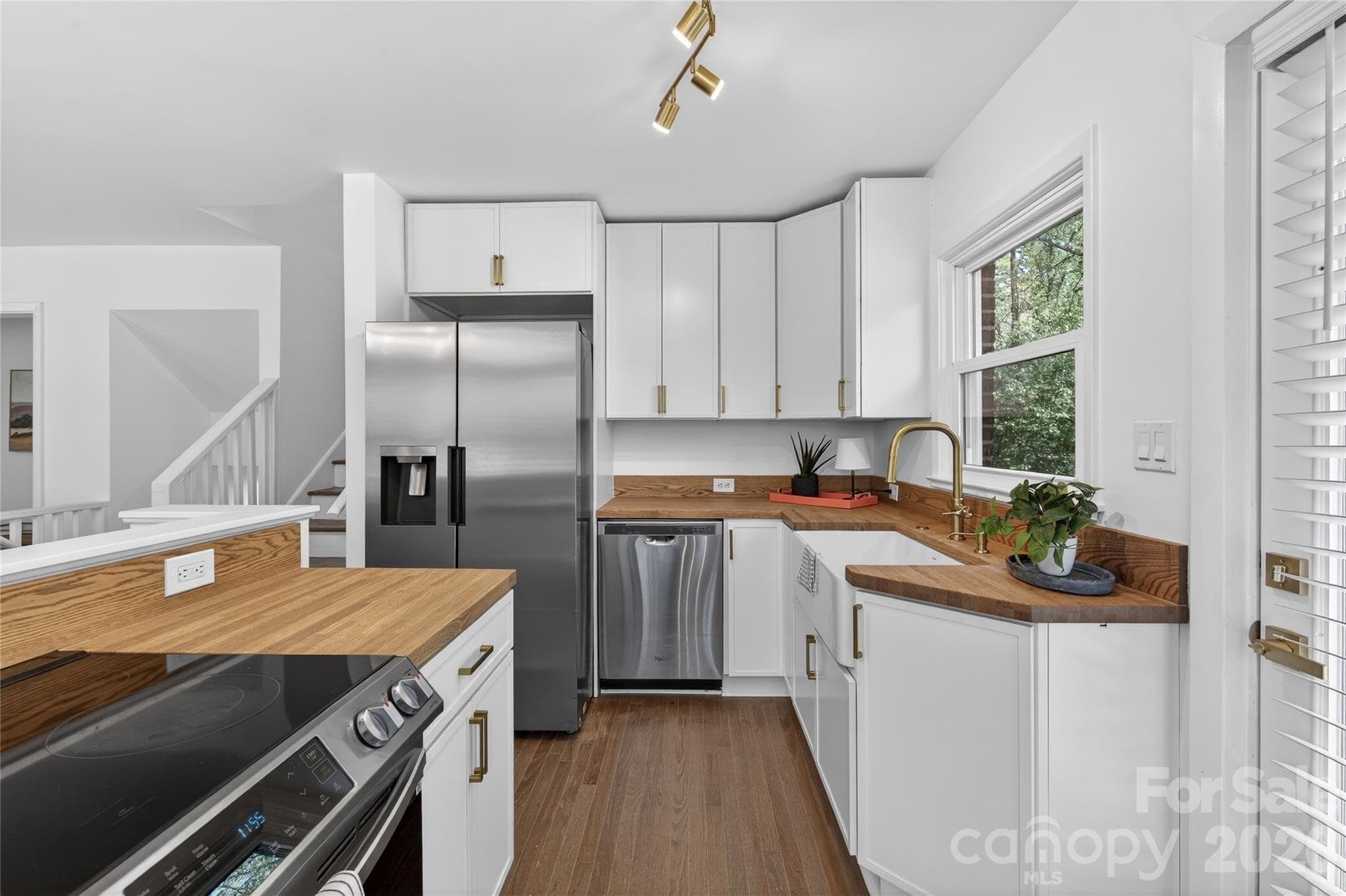 Single Family Residence at 5412 Milhaven Lane, Charlotte, photo 11 of 37