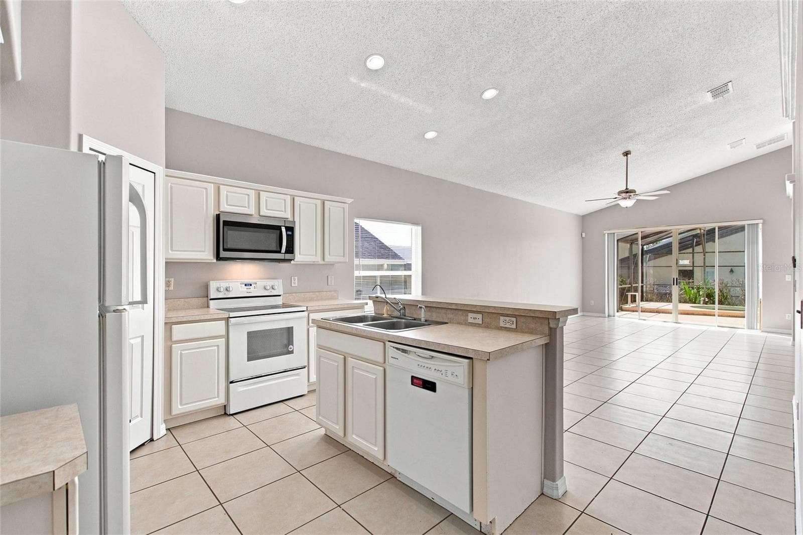 Single Family Residence at 16616 PALM SPRING DR, CLERMONT, photo 11 of 48