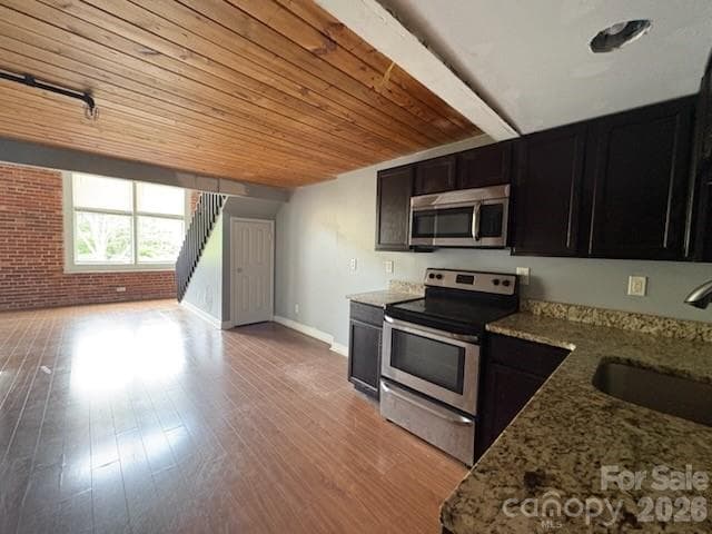 Condominium at 201 S Hoskins Road, Charlotte, photo 7 of 32