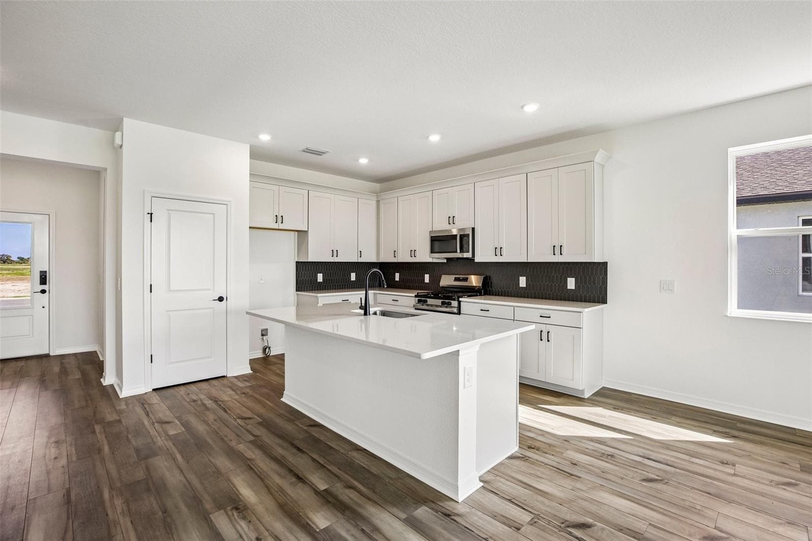 Single Family Residence at 13810 BERTRAND AVE, PALMETTO, photo 5 of 33
