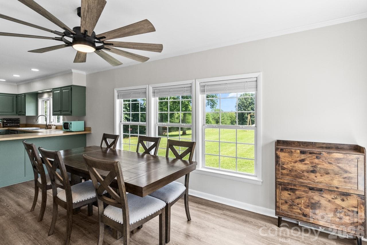 Dining / breakfast area - 393 Cedar Grove Church Road, Vale