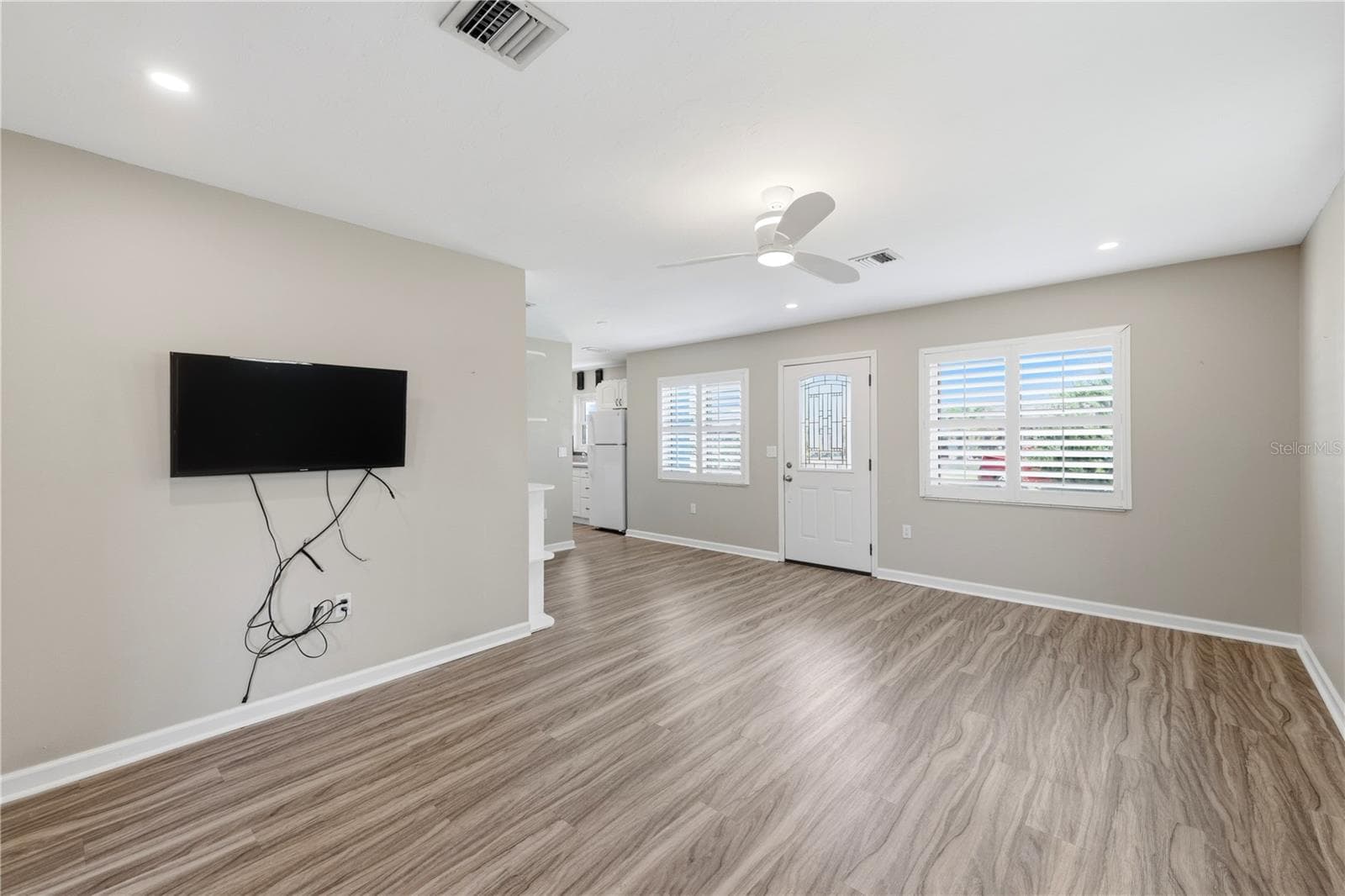 Single Family Residence at 1317 CYPRESS AVE, VENICE, photo 5 of 51