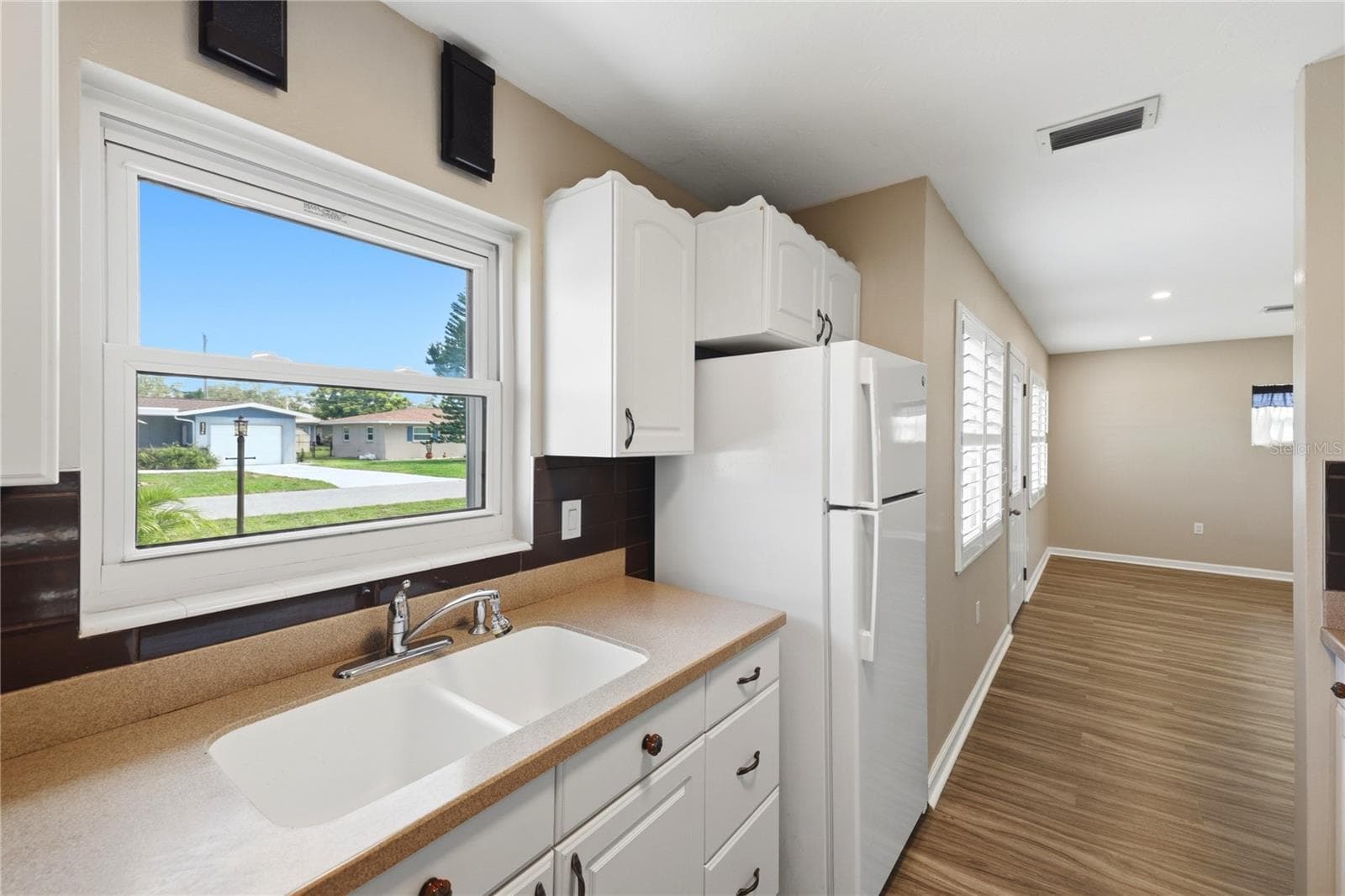 Single Family Residence at 1317 CYPRESS AVE, VENICE, photo 14 of 51