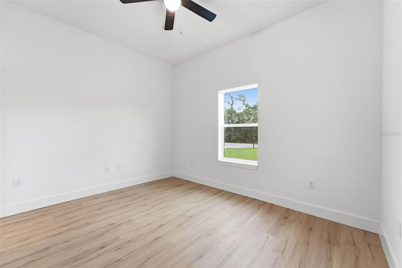 Single Family Residence at 33 FISHER PL, OCKLAWAHA, photo 33 of 56