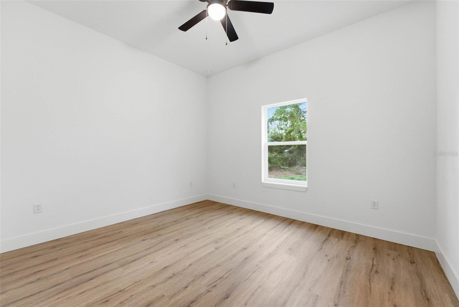 Single Family Residence at 33 FISHER PL, OCKLAWAHA, photo 36 of 56