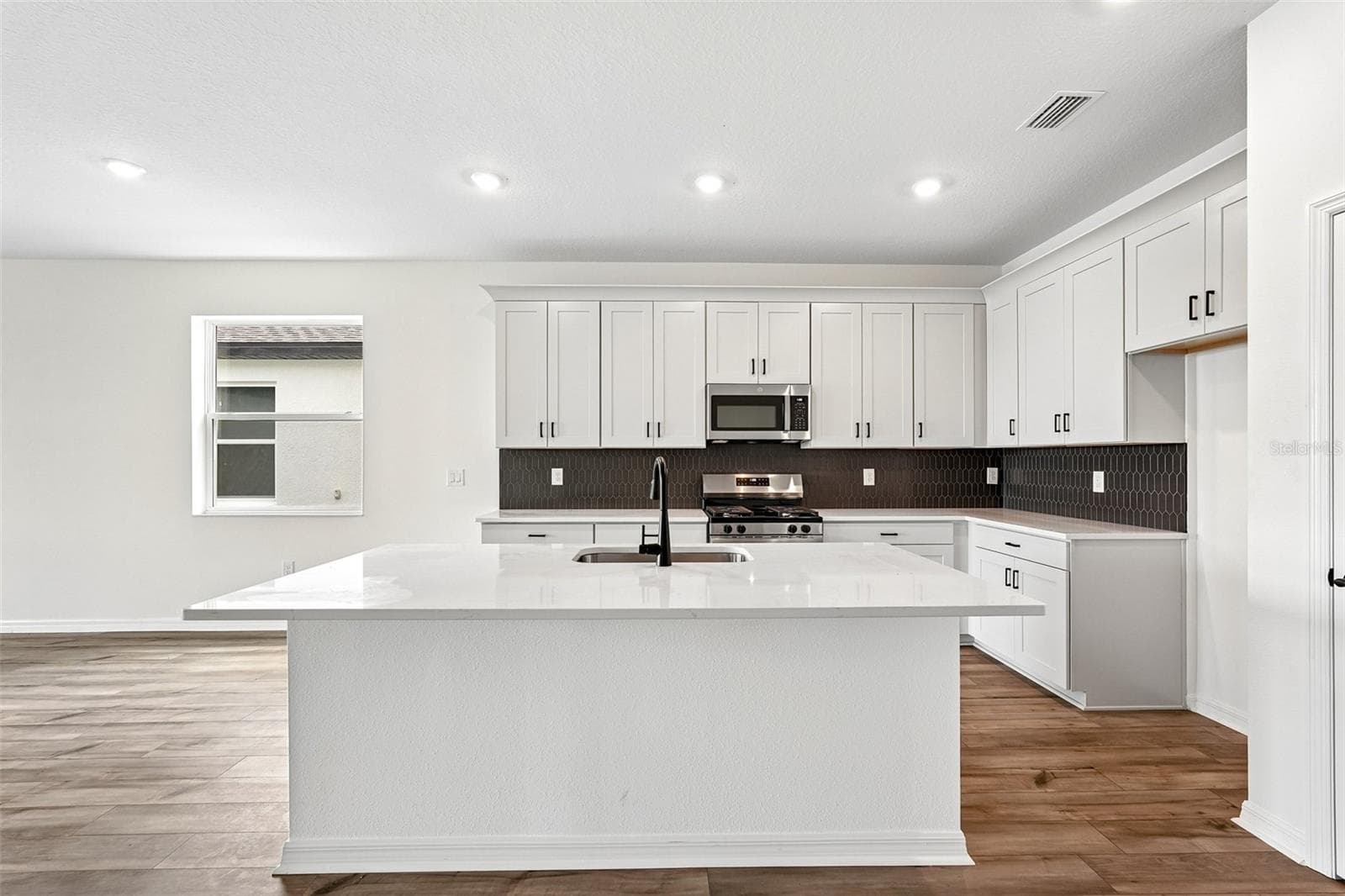 Single Family Residence at 8712 CANARD CV, PALMETTO, photo 3 of 32