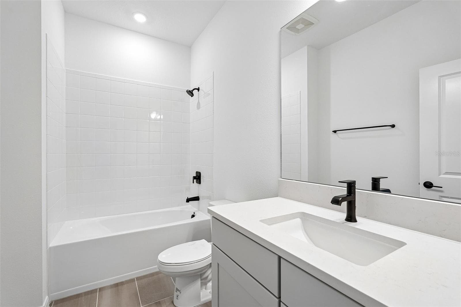 Single Family Residence at 8712 CANARD CV, PALMETTO, photo 18 of 32