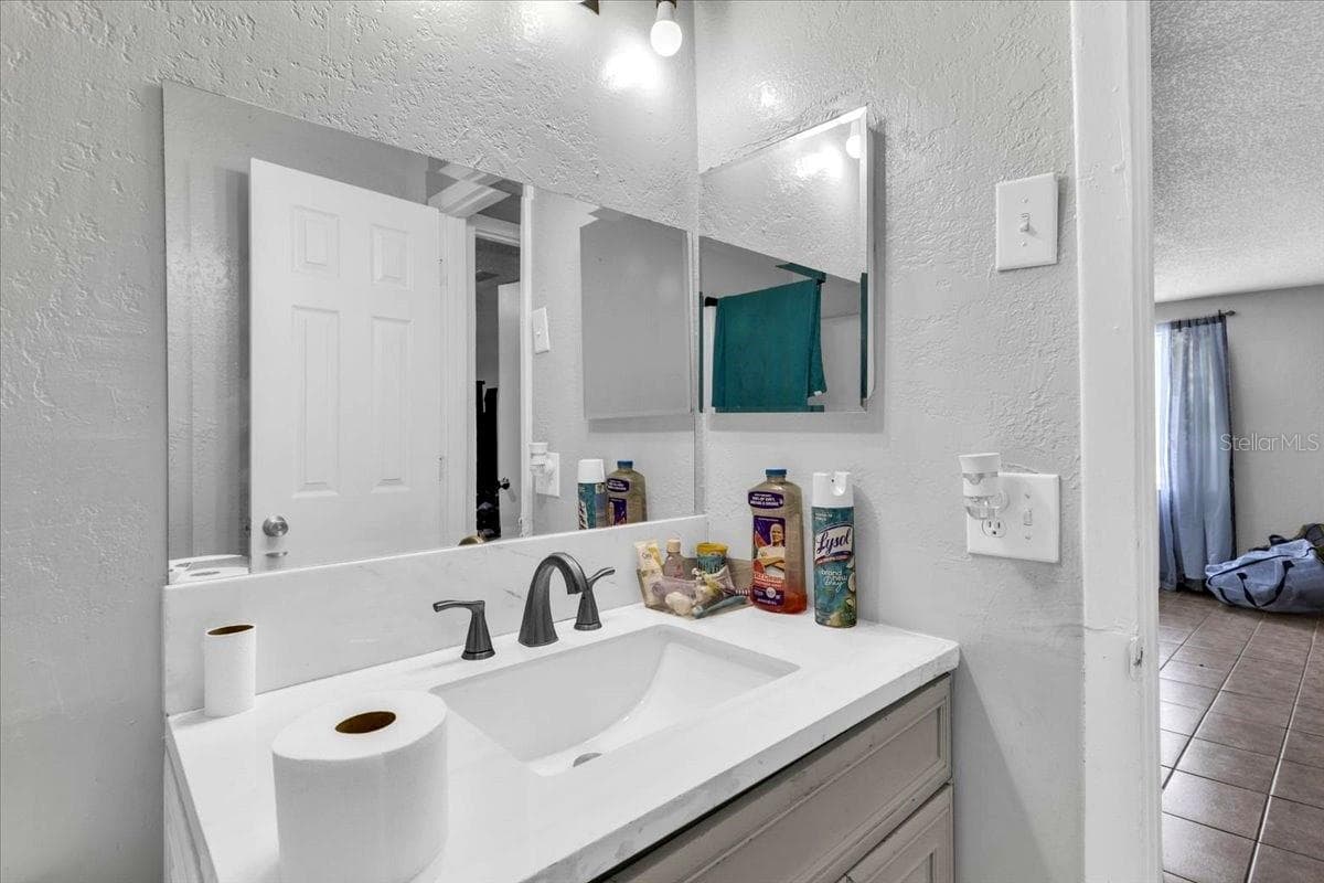 Duplex at 4306 9TH ST E, BRADENTON, photo 39 of 46
