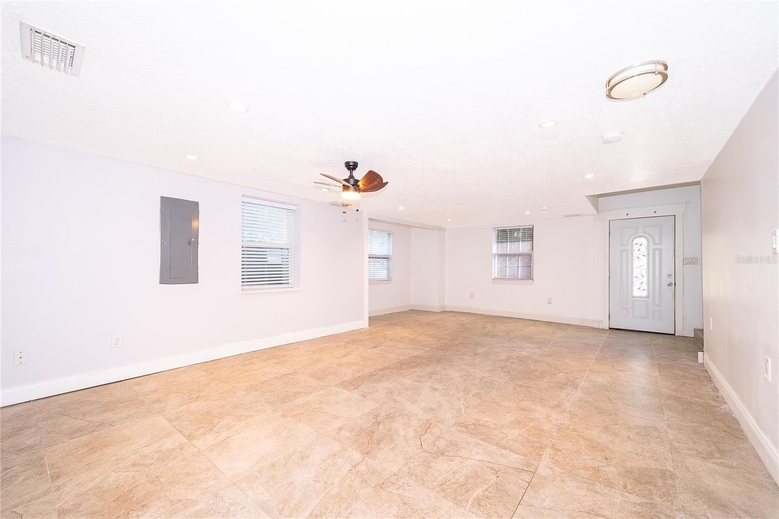 Large Living Room - Open Concept - 324 SEMINOLA BLVD, CASSELBERRY