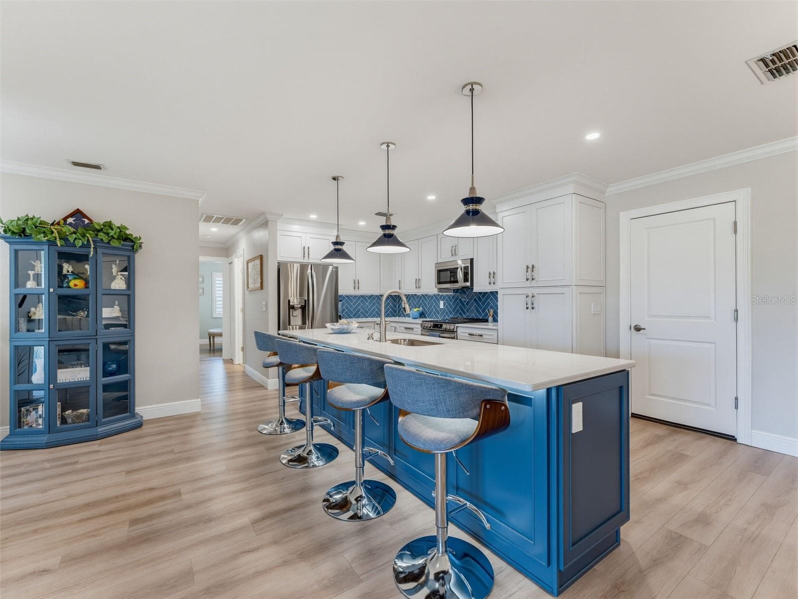 Open concept kitchen - 1372 CARLISLE CT, DUNEDIN