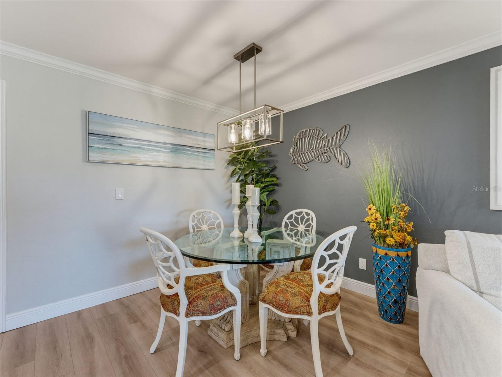 Accent wall - 1372 CARLISLE CT, DUNEDIN