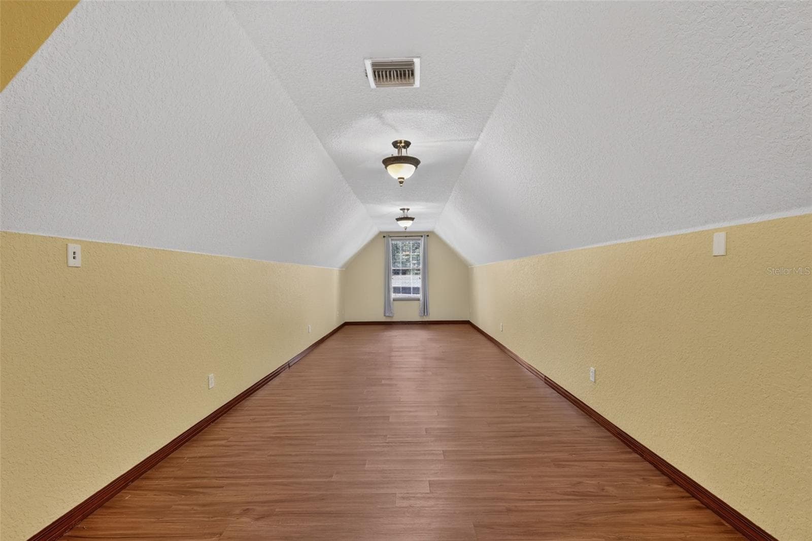 The sheer scale of this bonus space has to be seen to be believed. Think playroom, home gym, or creative workspace. - 4617 ROUND LAKE RD, APOPKA