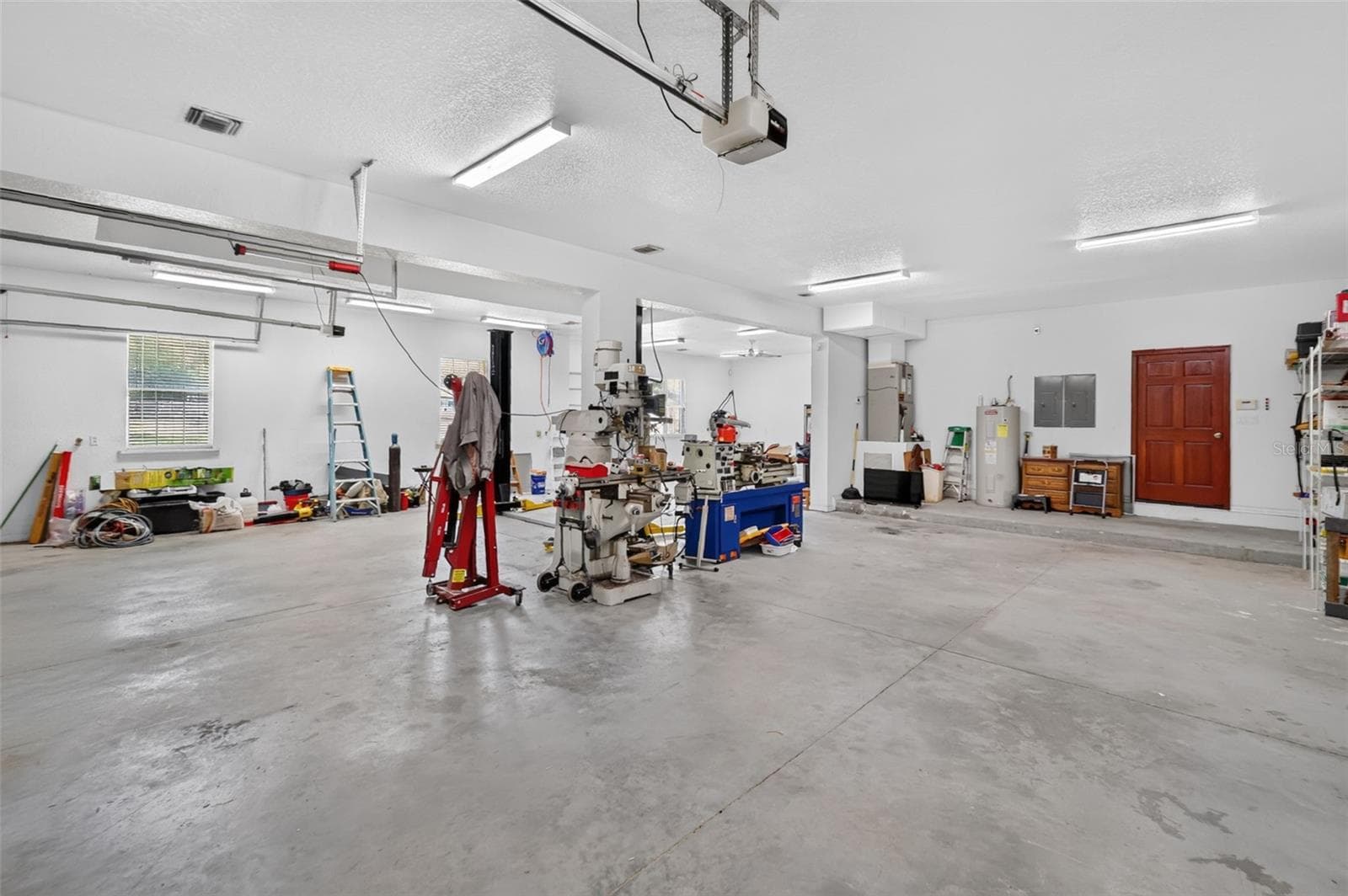Equipped with heavy-duty power and space for lathes, mills, and more, this is a fully functional shop that most homeowners only dream about. - 4617 ROUND LAKE RD, APOPKA
