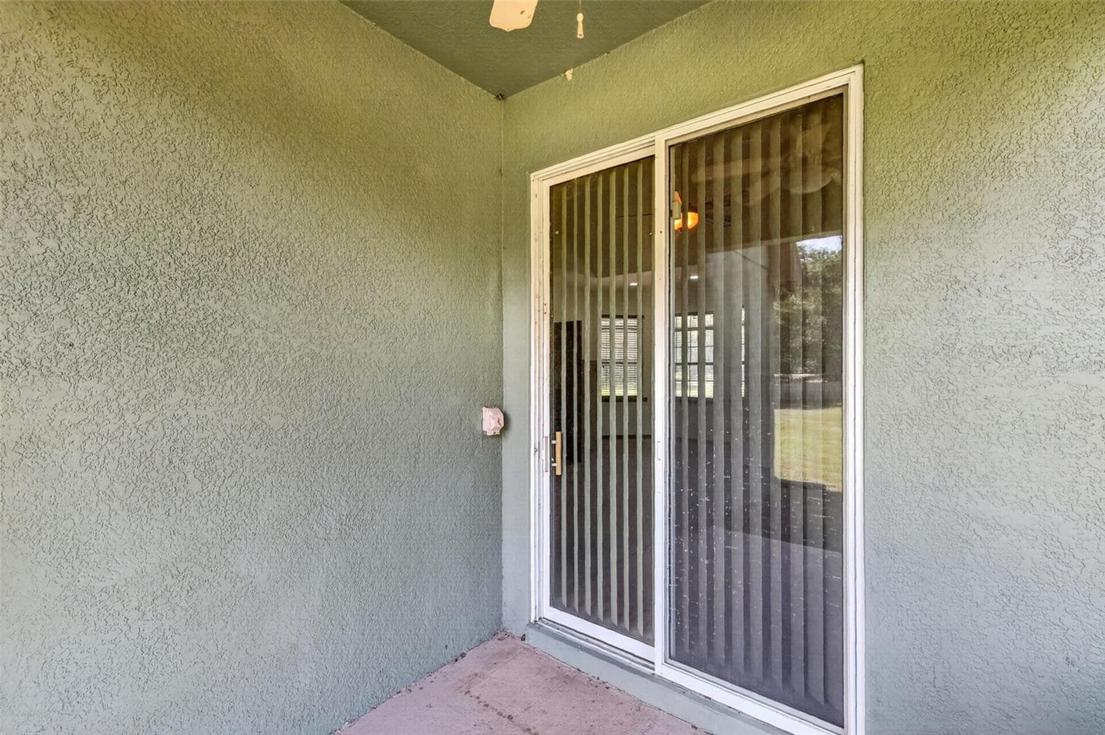 Easy slider access connects the interior living spaces to the outdoor patios on multiple sides of the home. - 4617 ROUND LAKE RD, APOPKA