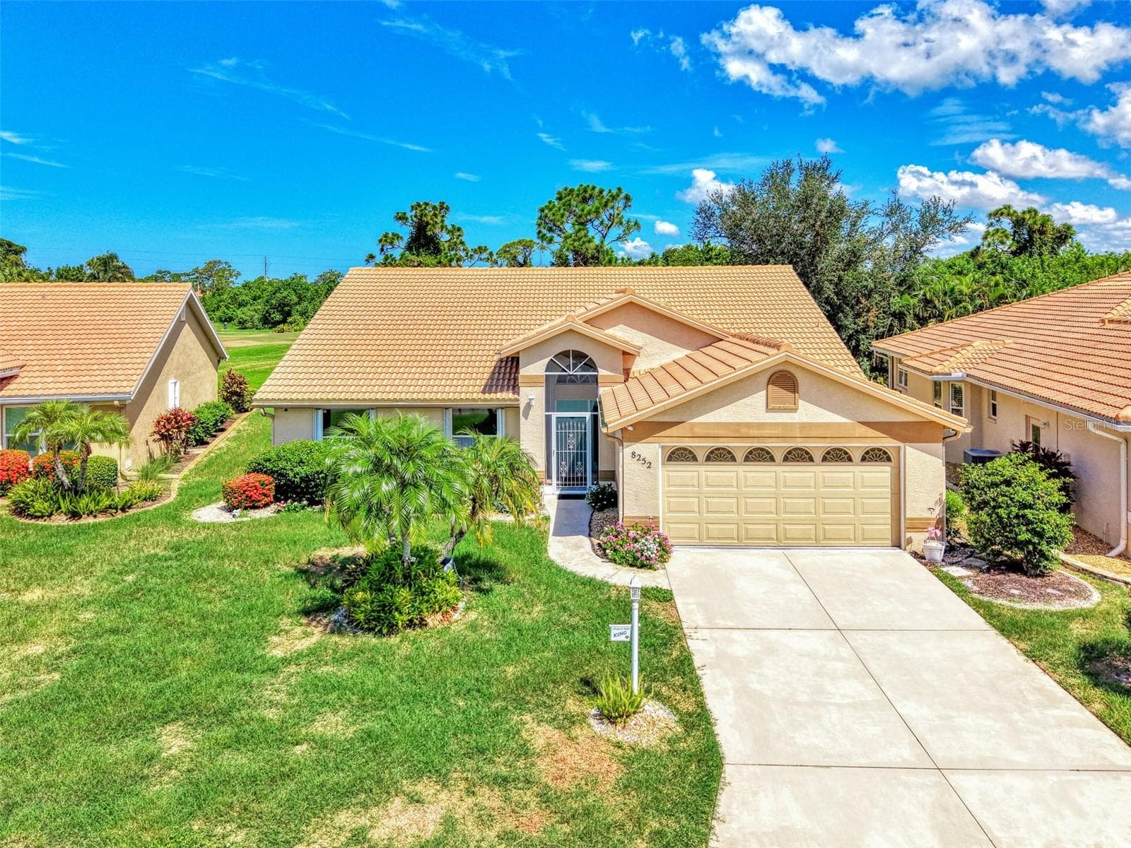 8252 PARKSIDE DR