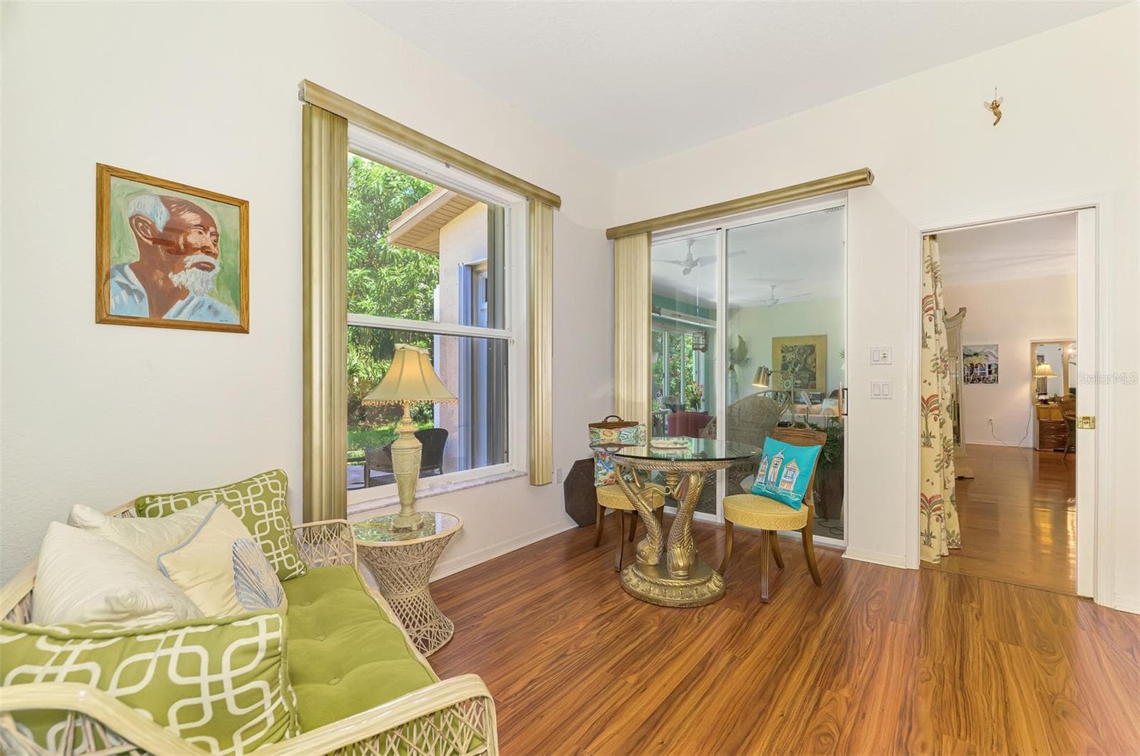 Sitting area - 8252 PARKSIDE DR, ENGLEWOOD