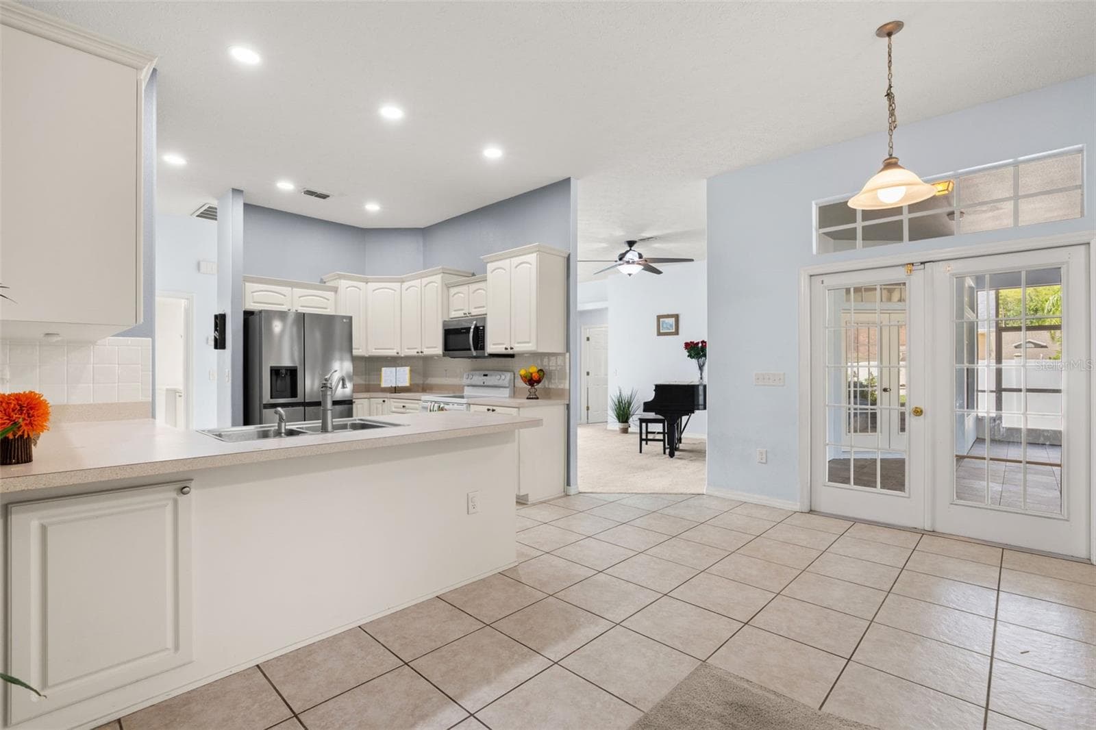Main Kitchen & breakfast nook - 7904 OREGOLD DR, NEW PORT RICHEY