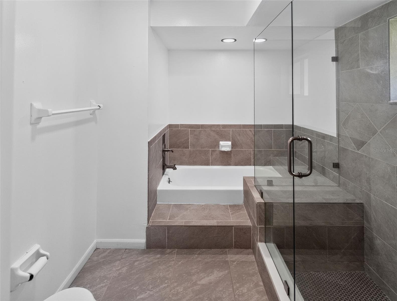 Single Family Residence at 10428 TARA DR, RIVERVIEW, photo 20 of 43
