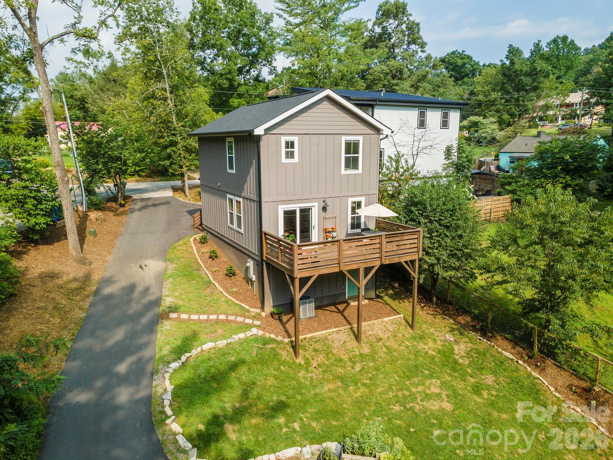 Single Family Residence at 191 Chatham Road, Asheville, photo 4 of 41