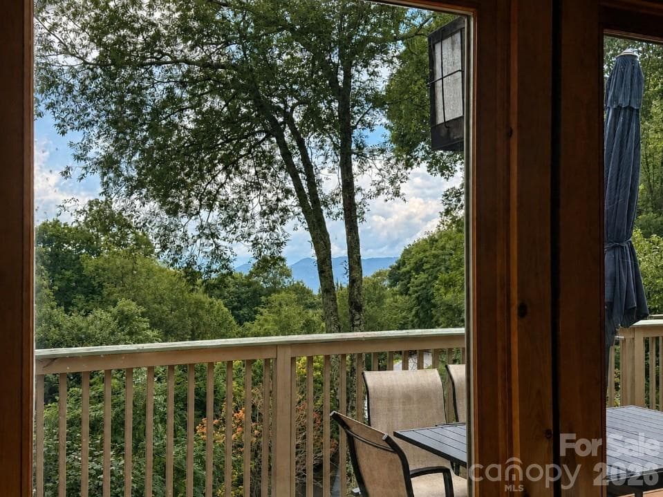 Single Family Residence at 71 Ivy Ridge Road, Burnsville, photo 9 of 28