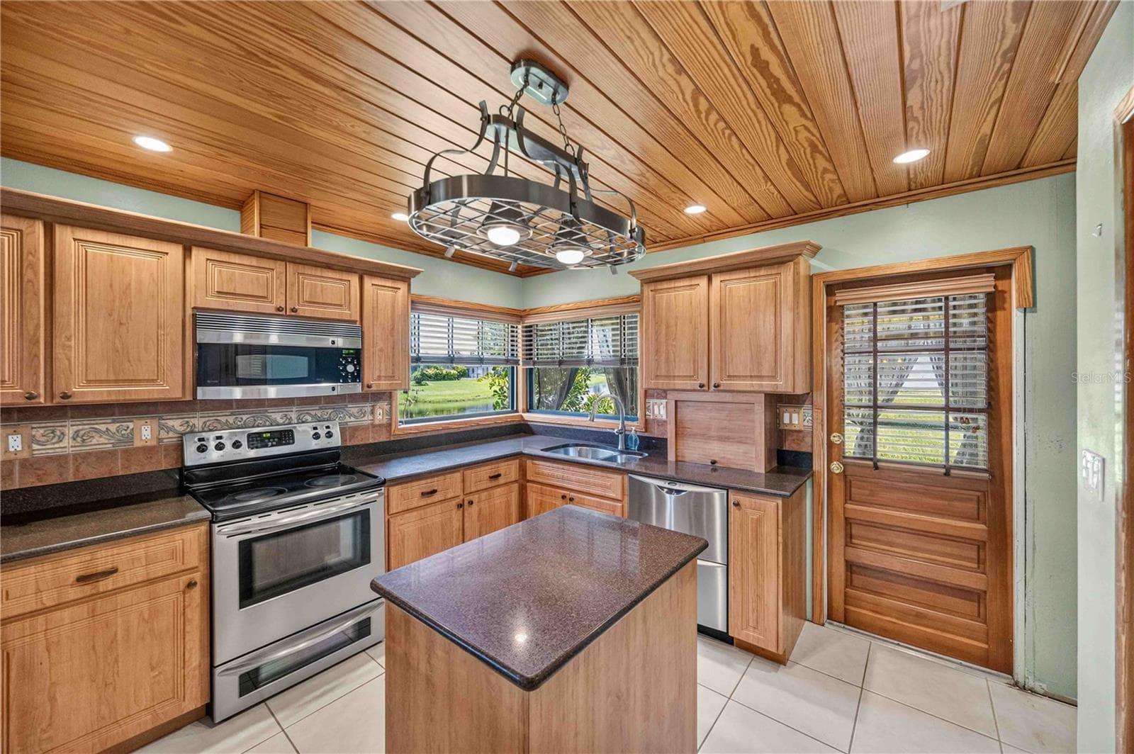 Single Family Residence at 166 MARK TWAIN LN, ROTONDA WEST, photo 19 of 62