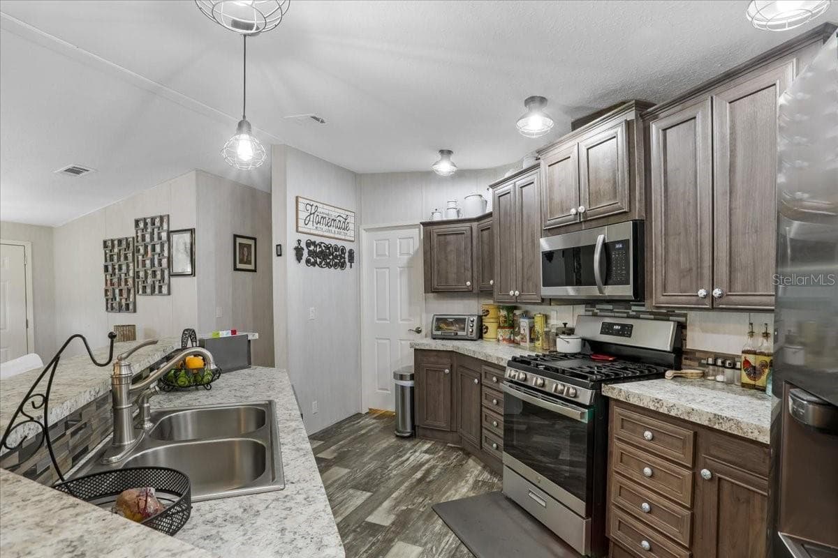 Manufactured Home at 152 KELLY LN, HAWTHORNE, photo 13 of 46