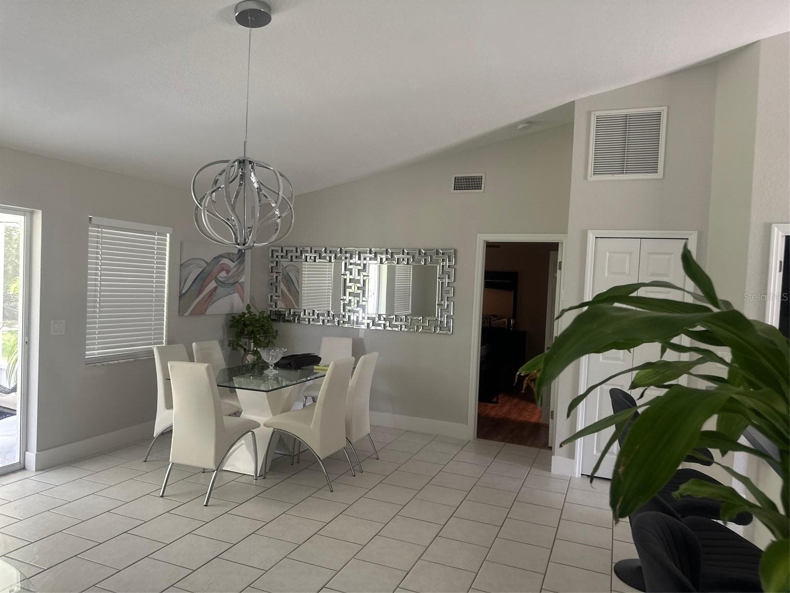 EAT IN KITCHEN AREA IN THE FAMILY ROOM. - 3550 S SUMTER BLVD, NORTH PORT