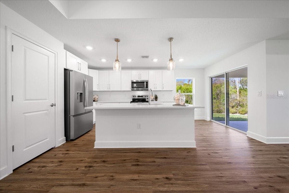 Open Concept Kitchen with Island - 6241 FREEPORT DR, SPRING HILL