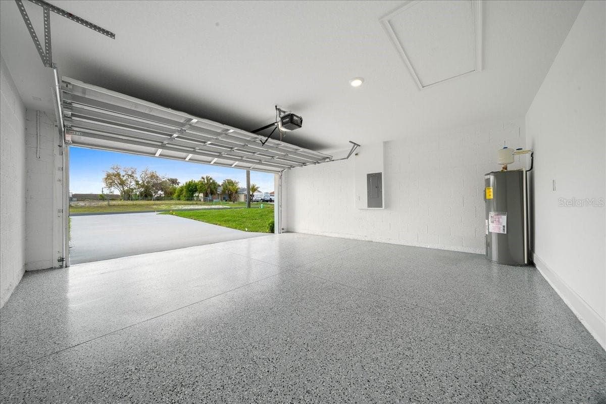 Two-Car Garage with Epoxy Flooring - 6241 FREEPORT DR, SPRING HILL