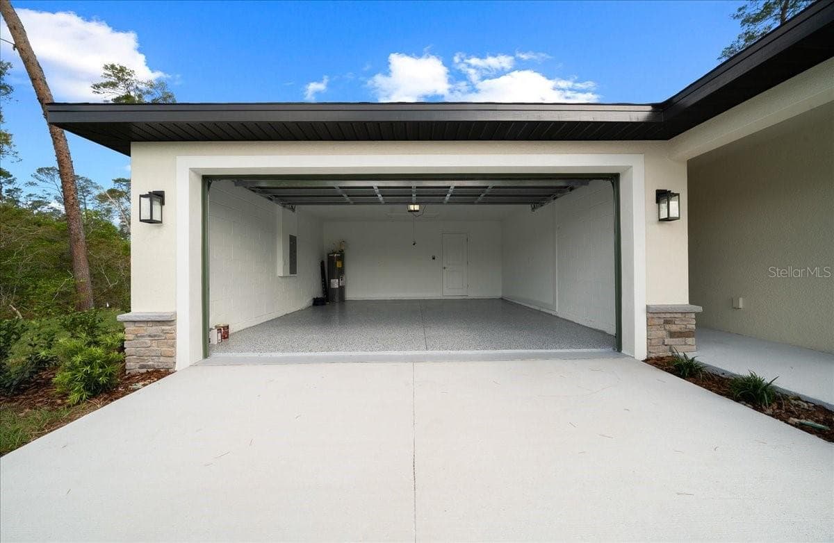 Garage Exterior & Driveway - 6241 FREEPORT DR, SPRING HILL