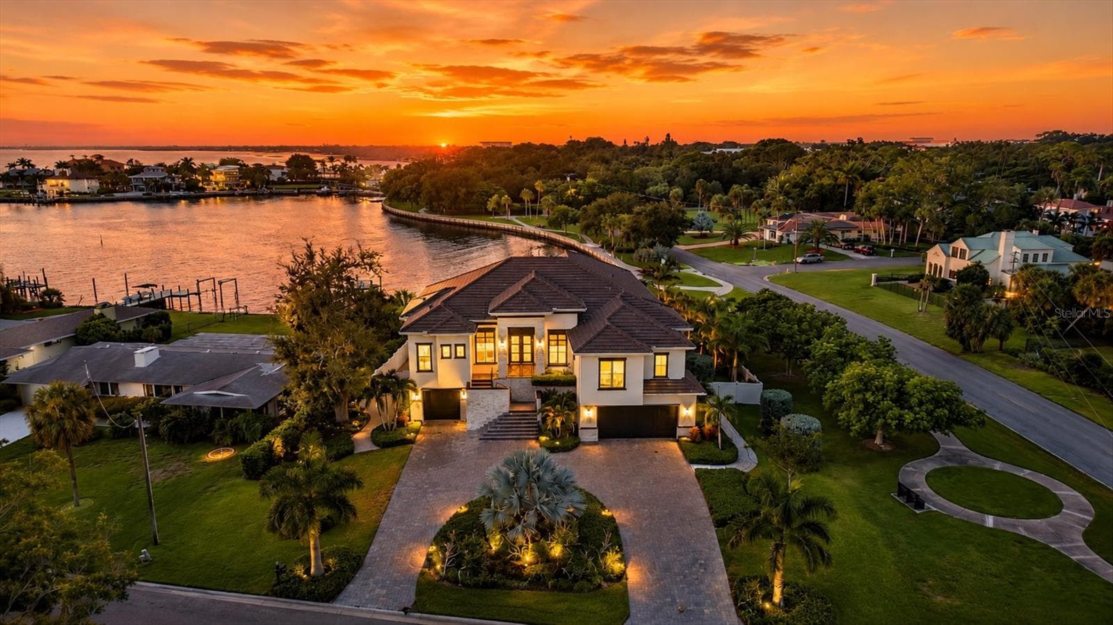 Front Elevation - 387 S SHORE DR, SARASOTA