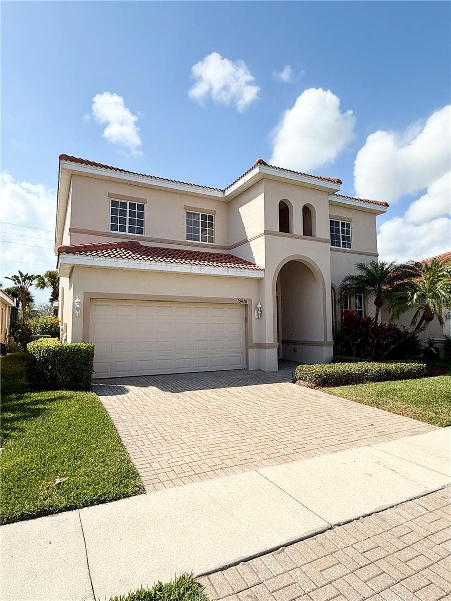 Single Family Residence at 15470 LAGUNA HILLS DR, FORT MYERS, photo 3 of 50