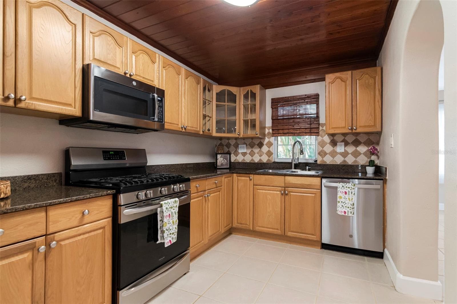 Radiant WoodCabinets - 311 N GOMEZ AVE, TAMPA