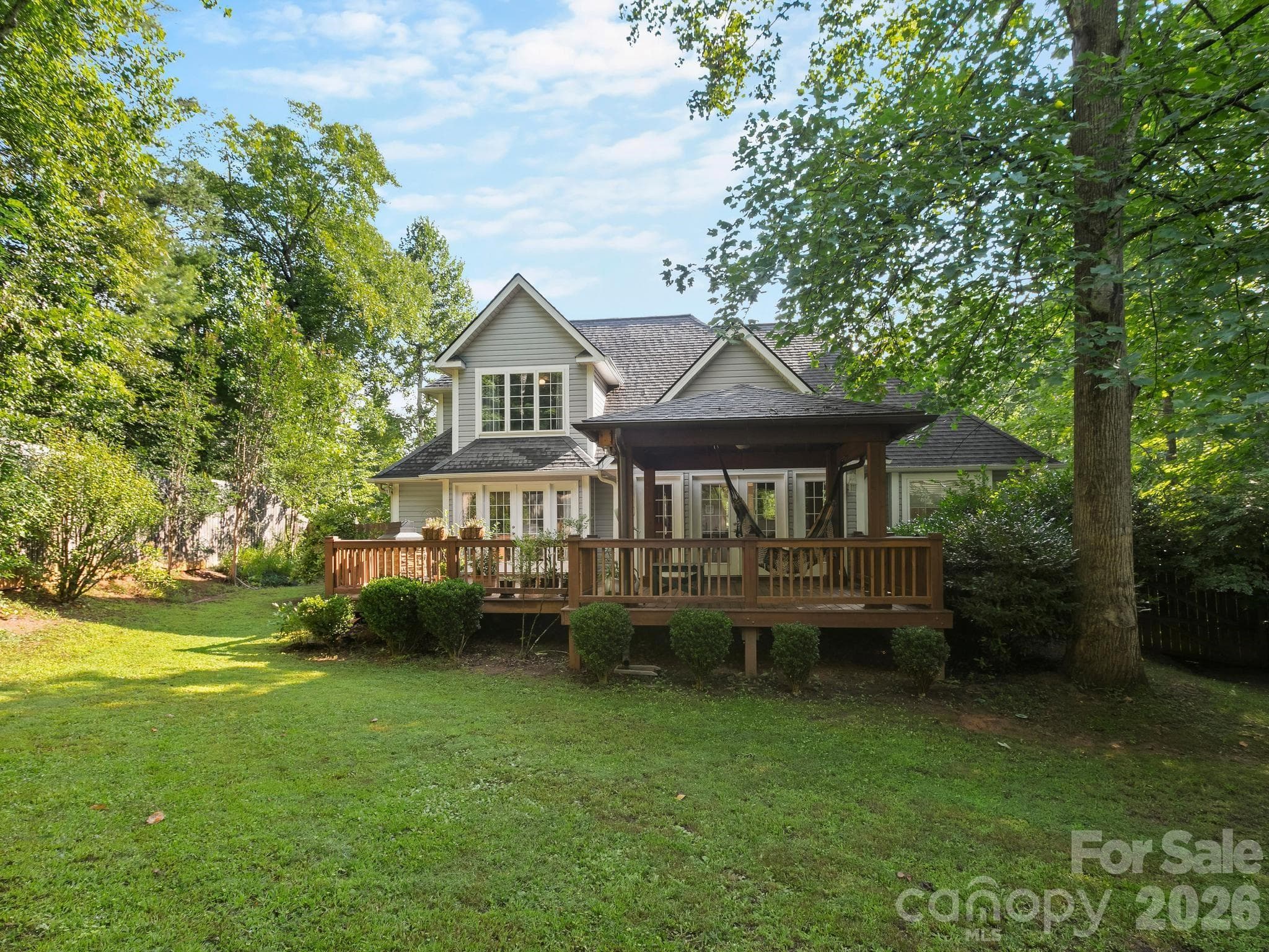 backyard and back deck - 306 Golden Hawk Trail, Asheville