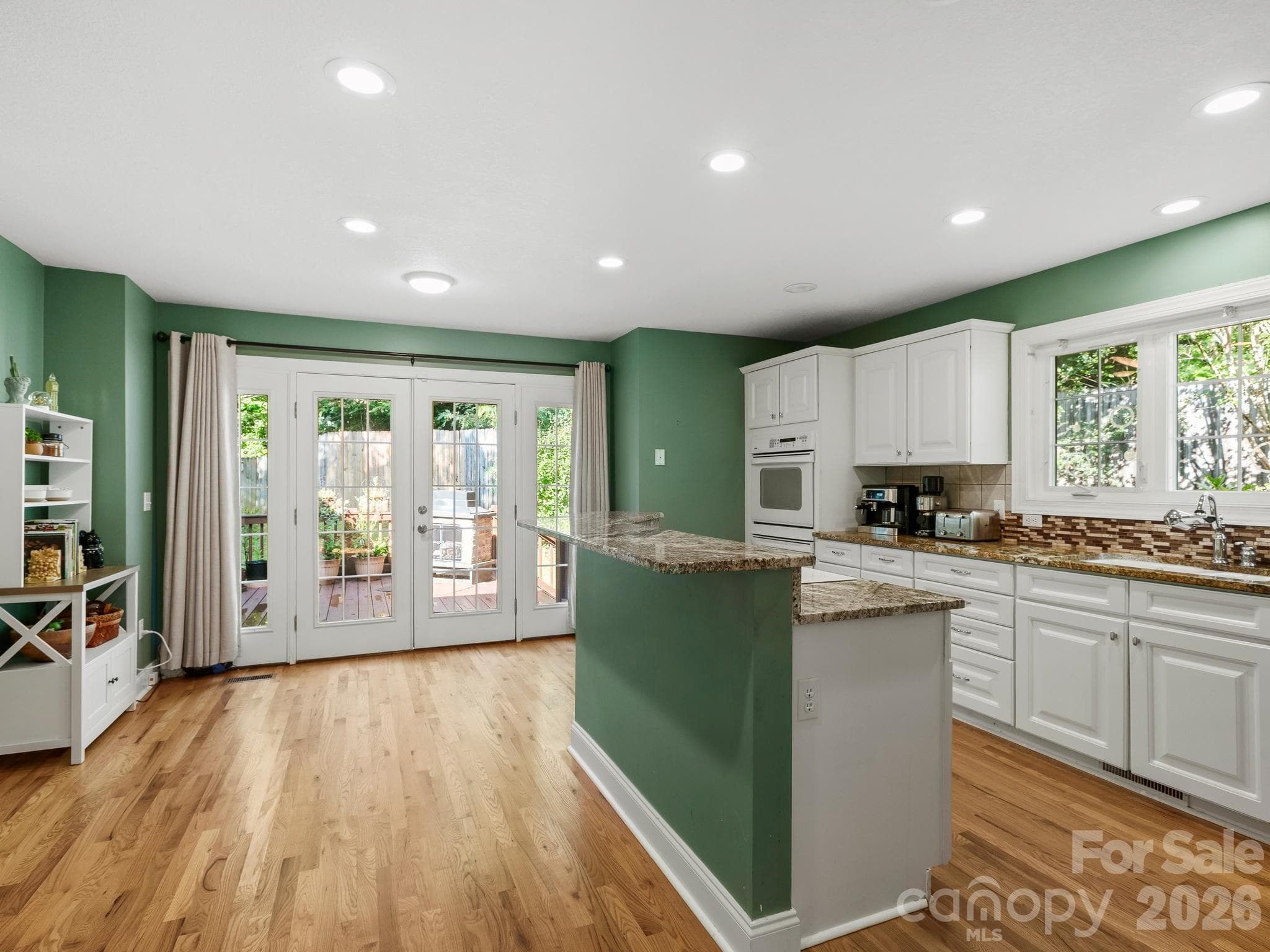 kitchen - 306 Golden Hawk Trail, Asheville