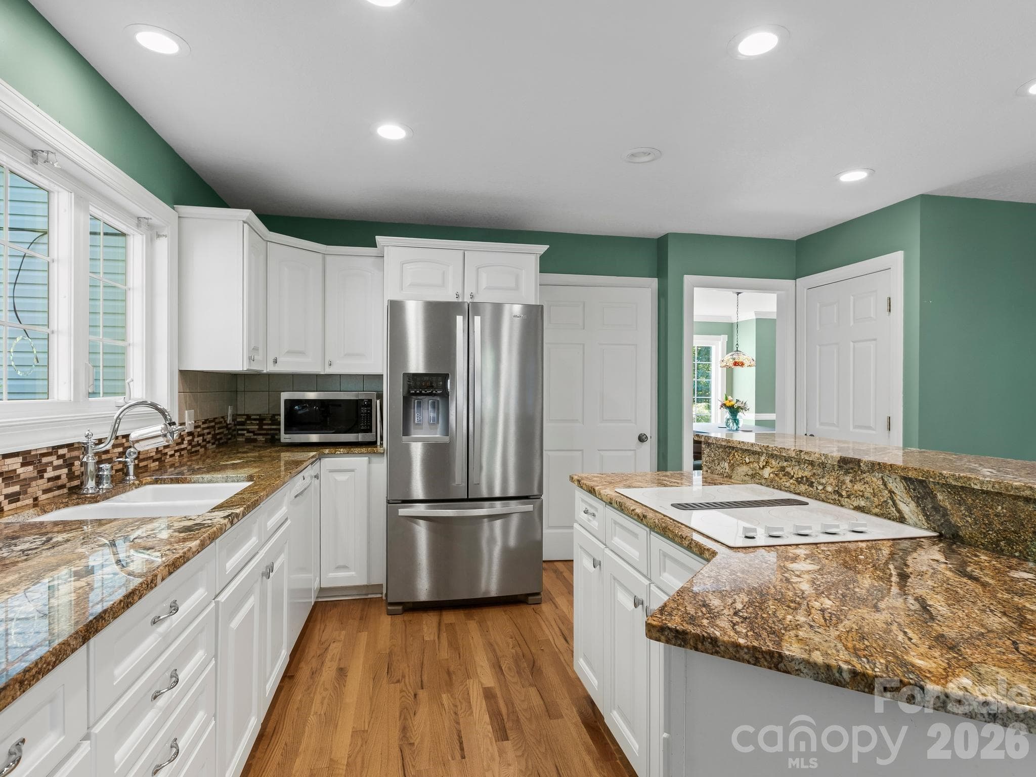kitchen - 306 Golden Hawk Trail, Asheville