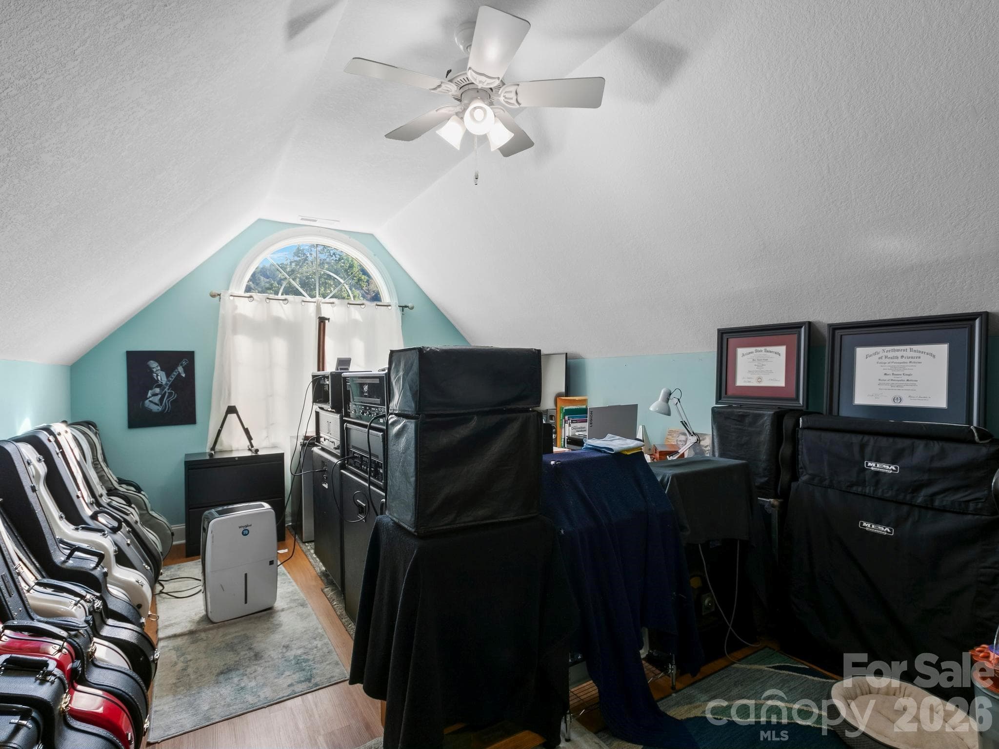 bonus room over garage - 306 Golden Hawk Trail, Asheville
