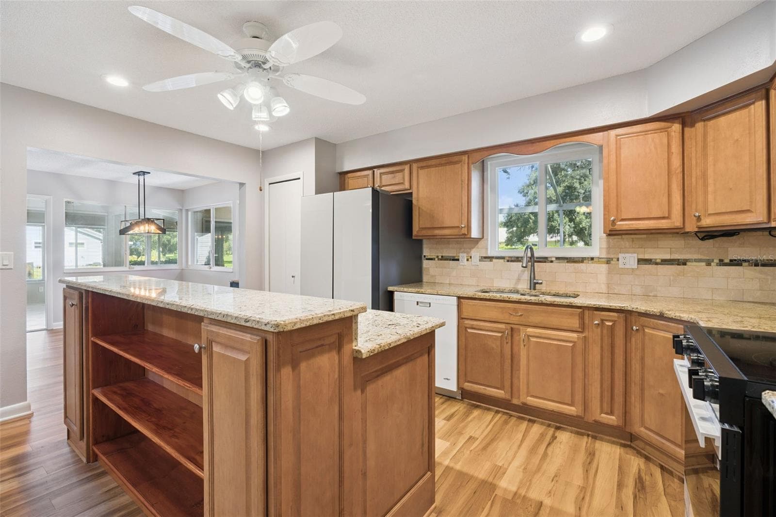 Single Family Residence at 5606 ROSEWALL CIR, LEESBURG, photo 13 of 65