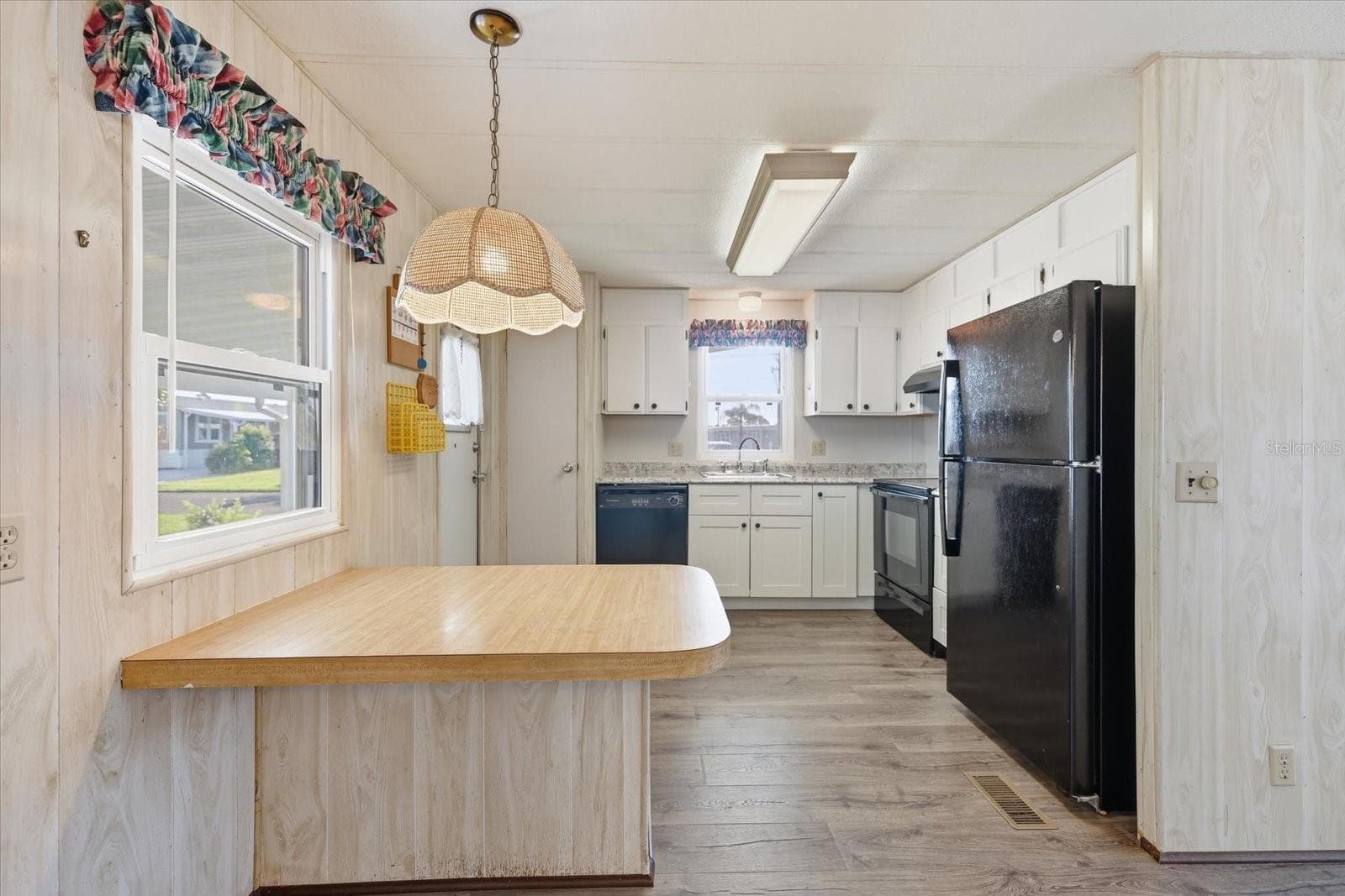 Manufactured Home at 129 NAUTICAL DR, NORTH PORT, photo 6 of 34