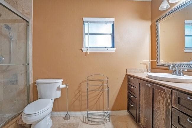 Main Bathroom - 560 N LAKE PLEASANT RD, APOPKA