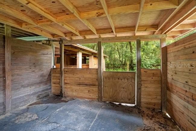 Main Barn Stall - 560 N LAKE PLEASANT RD, APOPKA